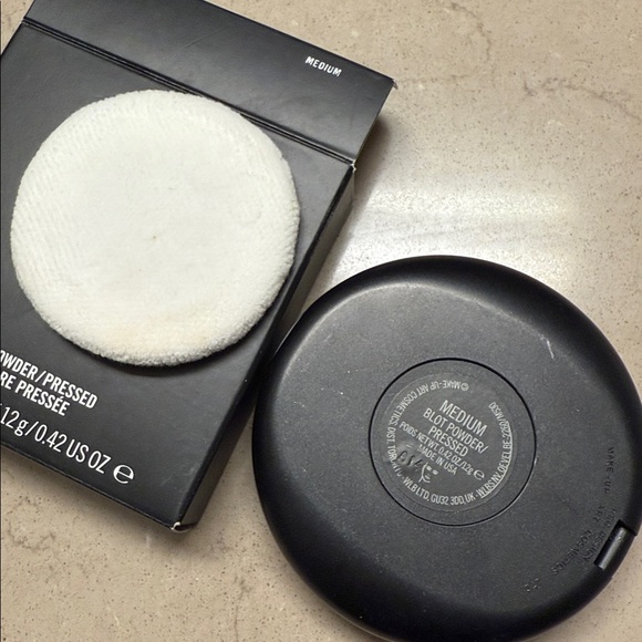 MAC Cosmetics Blot Powder Pressed - Medium Shade - Picture 5 of 5